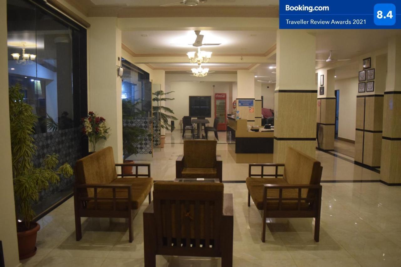 Hotel Murud Marina エクステリア 写真