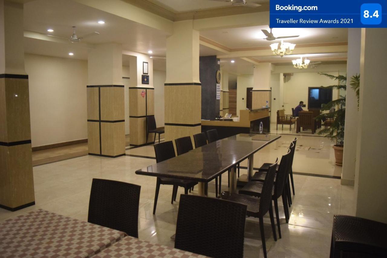 Hotel Murud Marina エクステリア 写真
