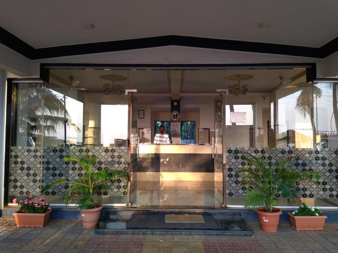 Hotel Murud Marina エクステリア 写真